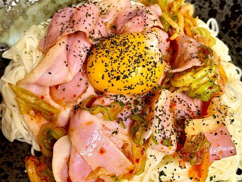 和風ベーコンキムチ月見そうめん